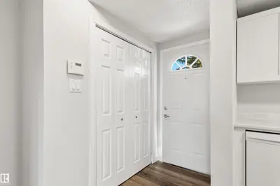 Interior photo 2 of 707 CLAREVIEW RD NW