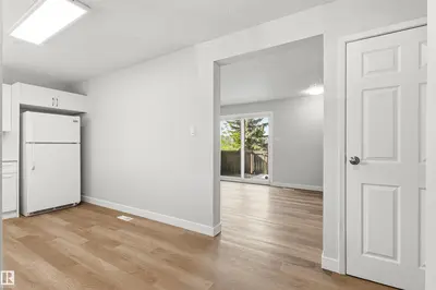 Interior photo 3 of 707 CLAREVIEW RD NW