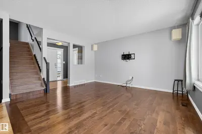 Interior photo 4 of 8915 7 AV SW