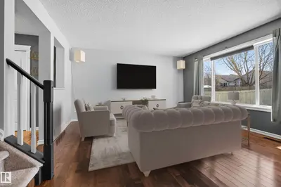 Interior photo 2 of 8915 7 AV SW