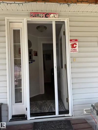 Interior photo 2 of 5012 53 Ave