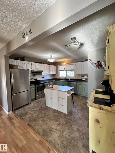 Interior photo 4 of 5109 50 ST