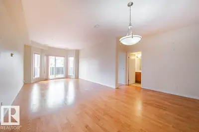 Interior photo 4 of 