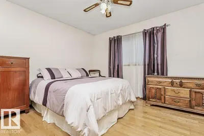 Interior photo 4 of 4923 11A AV NW