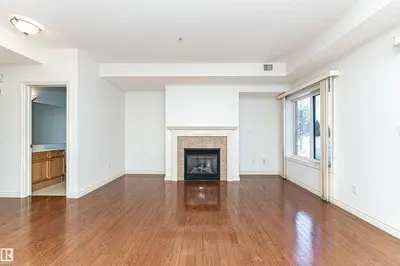 Interior photo 4 of 