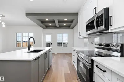 Interior photo 4 of 