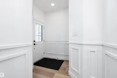 Interior photo 1 of 