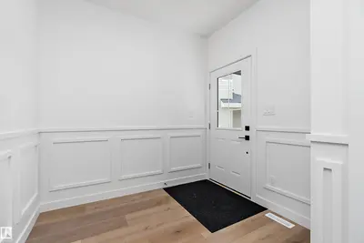 Interior photo 1 of 