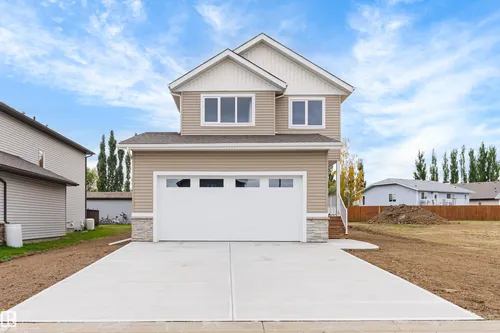 5121 53A AV, Legal - $499,900