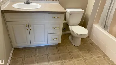 Interior photo 4 of #218 237 YOUVILLE DR E NW