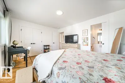 Interior photo 4 of 11303 111 AV NW