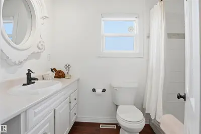 Interior photo 4 of 56502 RGE ROAD 33