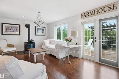 Interior photo 2 of 56502 RGE ROAD 33