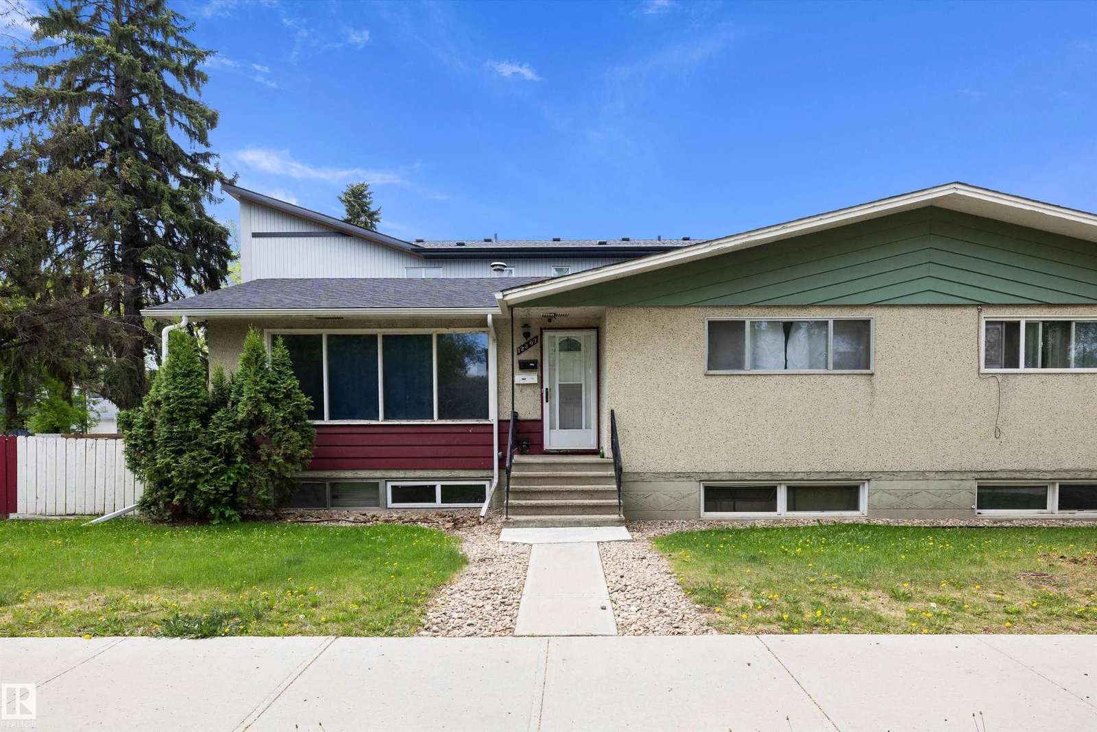 12303 115 AV NW, Edmonton - 4 bedroom Duplex for sale