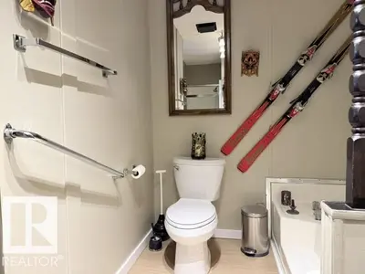 Interior photo 2 of 46 Oakridge Drive NW
