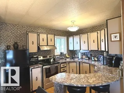 Interior photo 1 of 46 Oakridge Drive NW