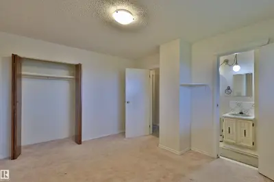 Interior photo 3 of 234077 B TWP ROAD 463