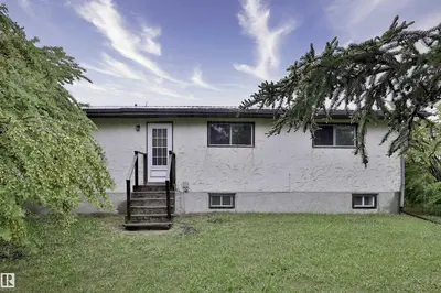 Interior photo 1 of 234077 B TWP ROAD 463