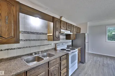 Interior photo 3 of 234077 B TWP ROAD 463
