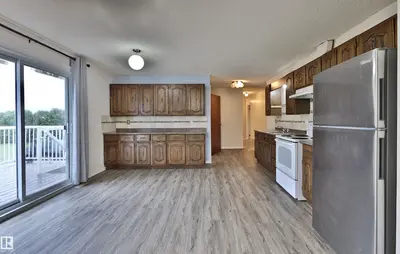 Interior photo 4 of 234077 B TWP ROAD 463