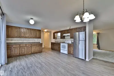 Interior photo 2 of 234077 B TWP ROAD 463