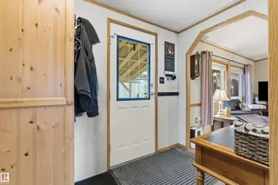 Interior photo 3 of 5 3400 48 ST
