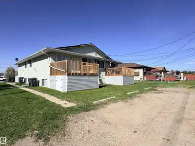 Interior photo 2 of 4537 50 AV