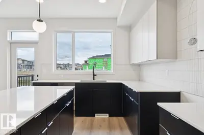 Interior photo 2 of 3019 5 AV SW