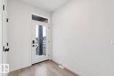 Interior photo 1 of 3019 5 AV SW