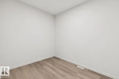 Interior photo 4 of 3019 5 AV SW