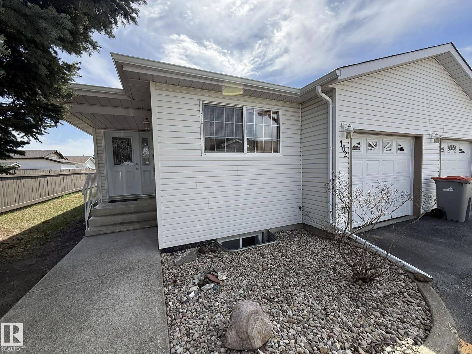 #102 4610 50 AV, Stony Plain - 2 bedroom Townhouse for sale