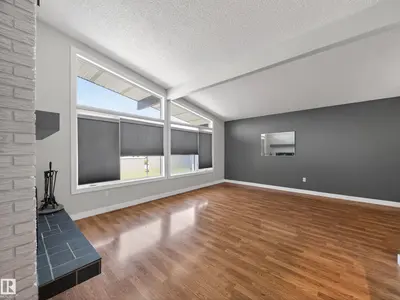 Interior photo 4 of 