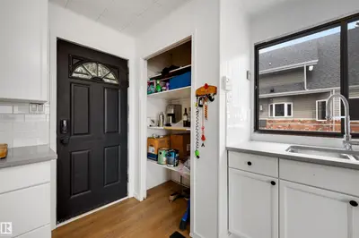 Interior photo 2 of 595 1 AV