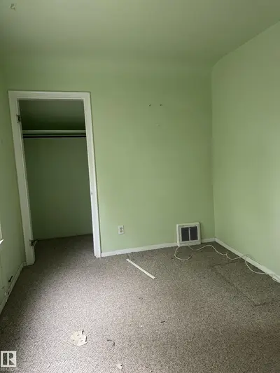 Interior photo 4 of 