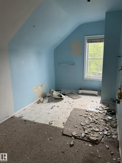 Interior photo 2 of 