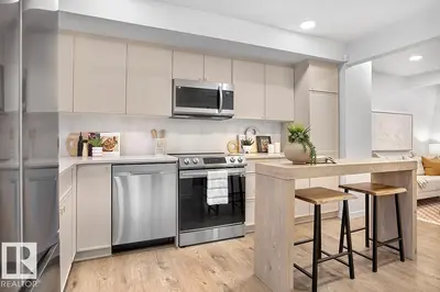 Interior photo 3 of 3 18640 18 AV NW
