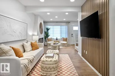 Interior photo 2 of 3 18640 18 AV NW