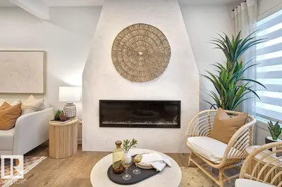 Interior photo 1 of 3 18640 18 AV NW