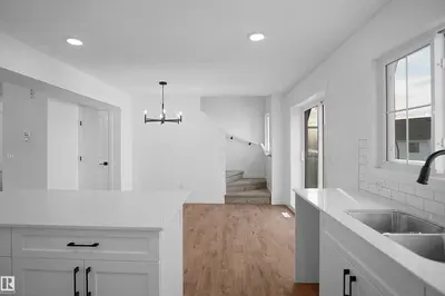 Interior photo 3 of #50 525 SECORD BV NW