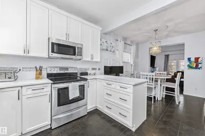 Interior photo 2 of 4613 CRABAPPLE RU SW