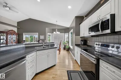 Interior photo 4 of 4113 59 Street