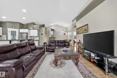 Interior photo 2 of 4113 59 Street