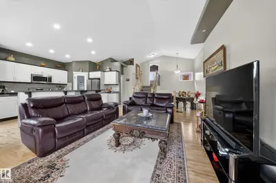 Interior photo 3 of 4113 59 Street