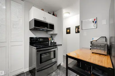 Interior photo 4 of 241 SURREY GARDENS GD NW