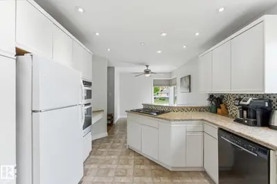 Interior photo 3 of 5411 49 ST