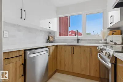 Interior photo 4 of 10684 BEAUMARIS RD NW