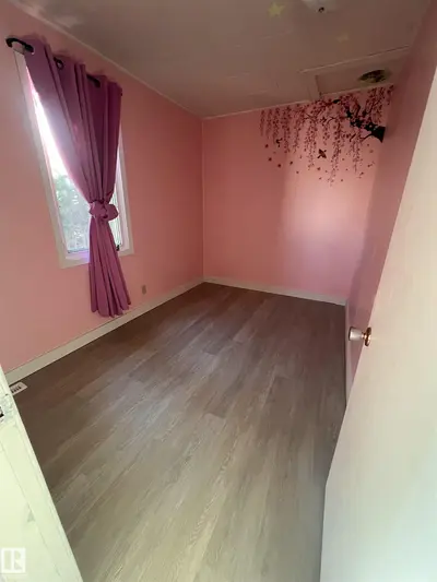 Interior photo 3 of 69 Railway AV