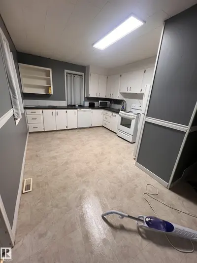 Interior photo 2 of 69 Railway AV