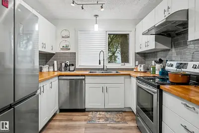 Interior photo 2 of 15 AKINSDALE GD