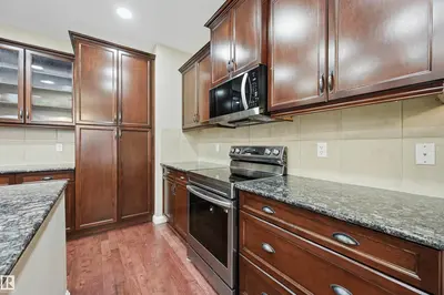 Interior photo 3 of 478 AINSLIE CR SW
